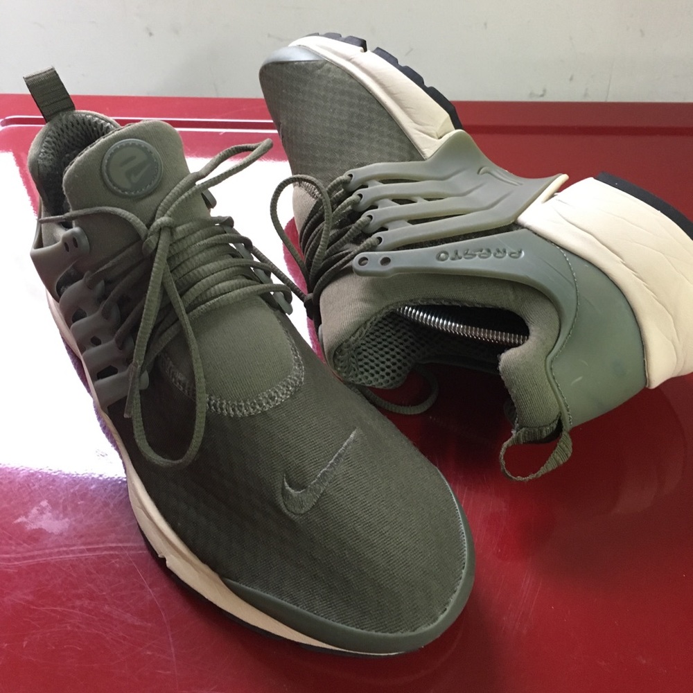 Nike Air Presto Essential Legion Green sz 10